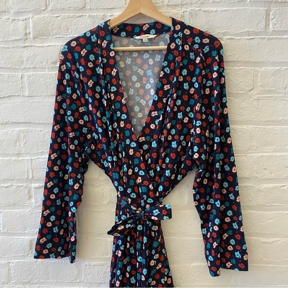 Tucker || Rachel Bamboo Jersey Wrap Dress Floral Navy Blue 2X - Picture 2 of 6